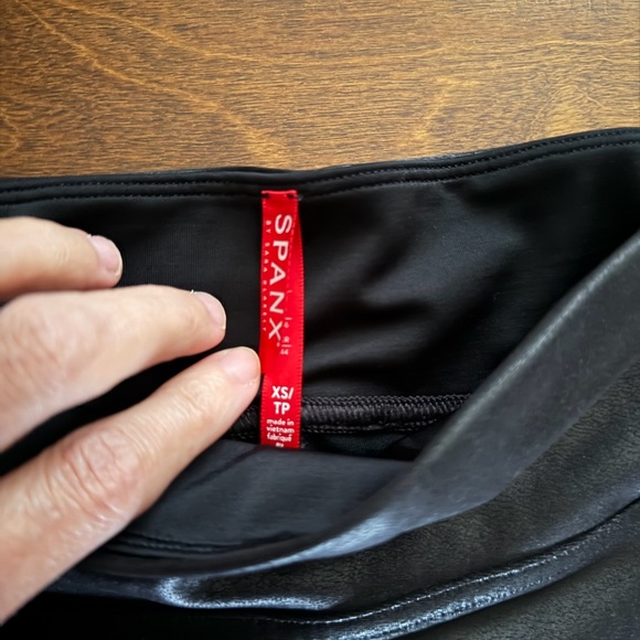 SPANX Faux Leather Tuxedo Stripe Leggings Black White Women’s XSmall - Picture 5 of 9